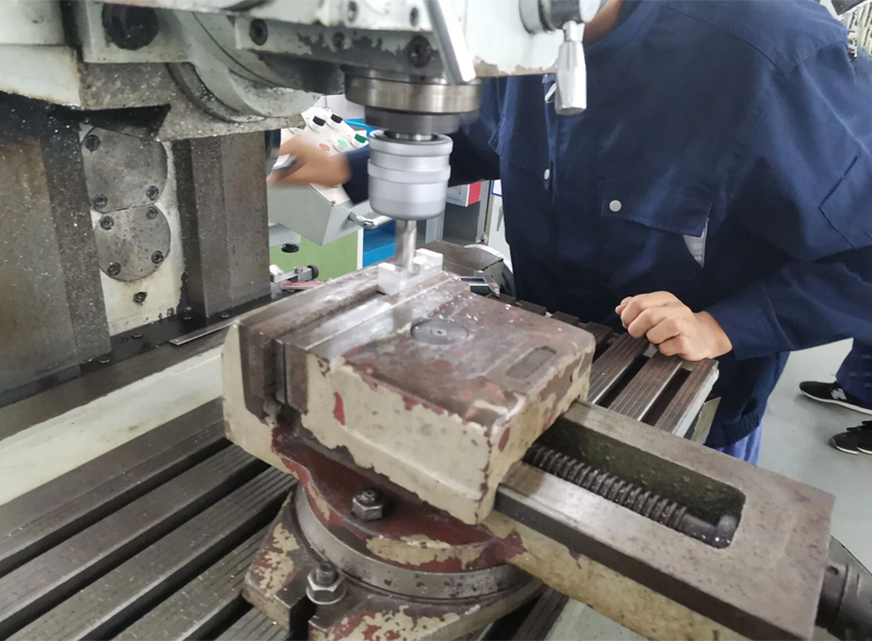 Precautions for milling machine operation